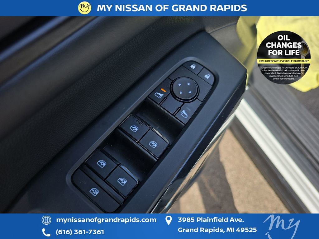 Used 2023 Nissan Pathfinder SV AWD/4WD image 12