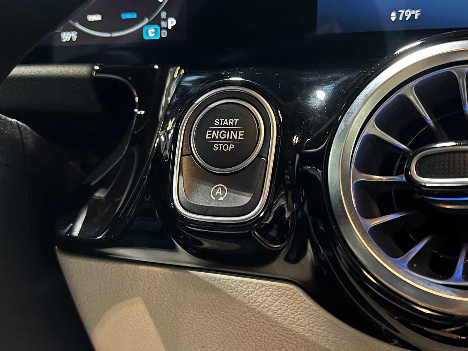 Certified 2025 Mercedes-Benz GLA 250 4MATIC image 30