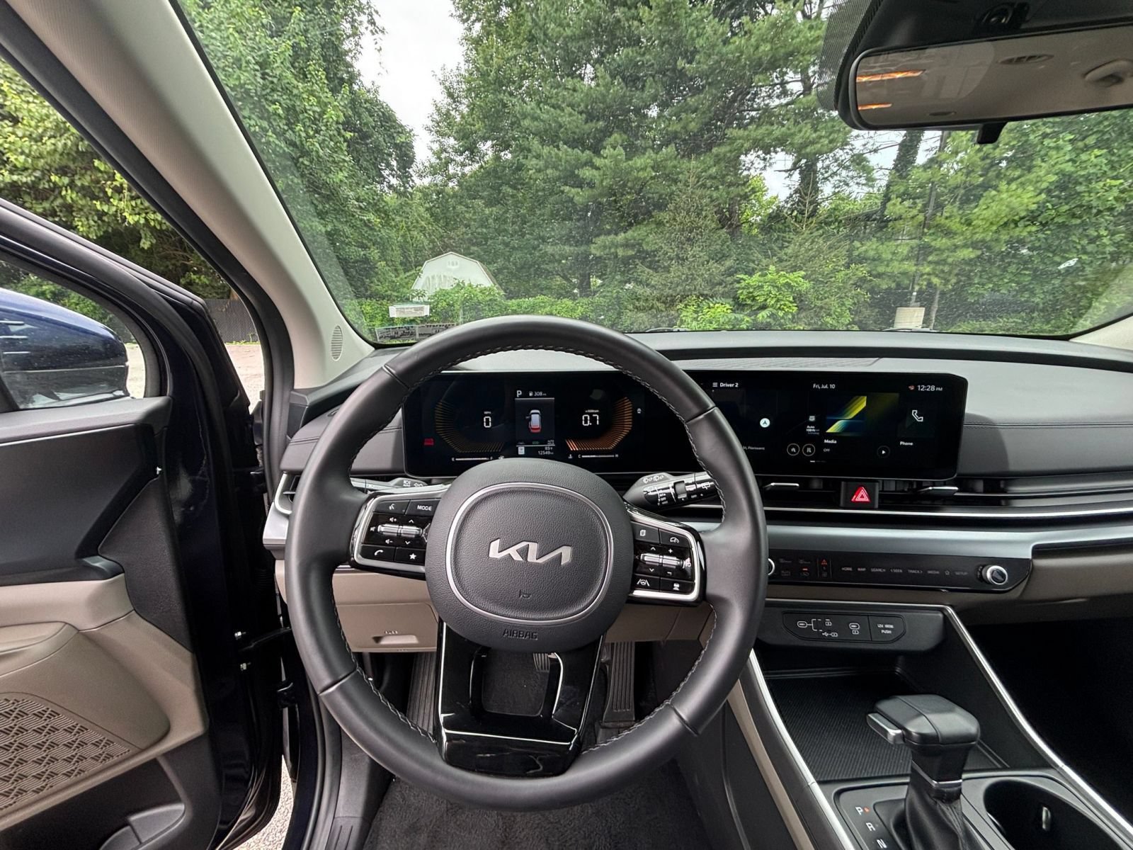 Used 2026 Kia Carnival FWD image 36