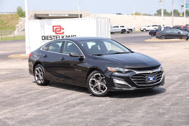 Used 2024 Chevrolet Malibu LT FWD image 2