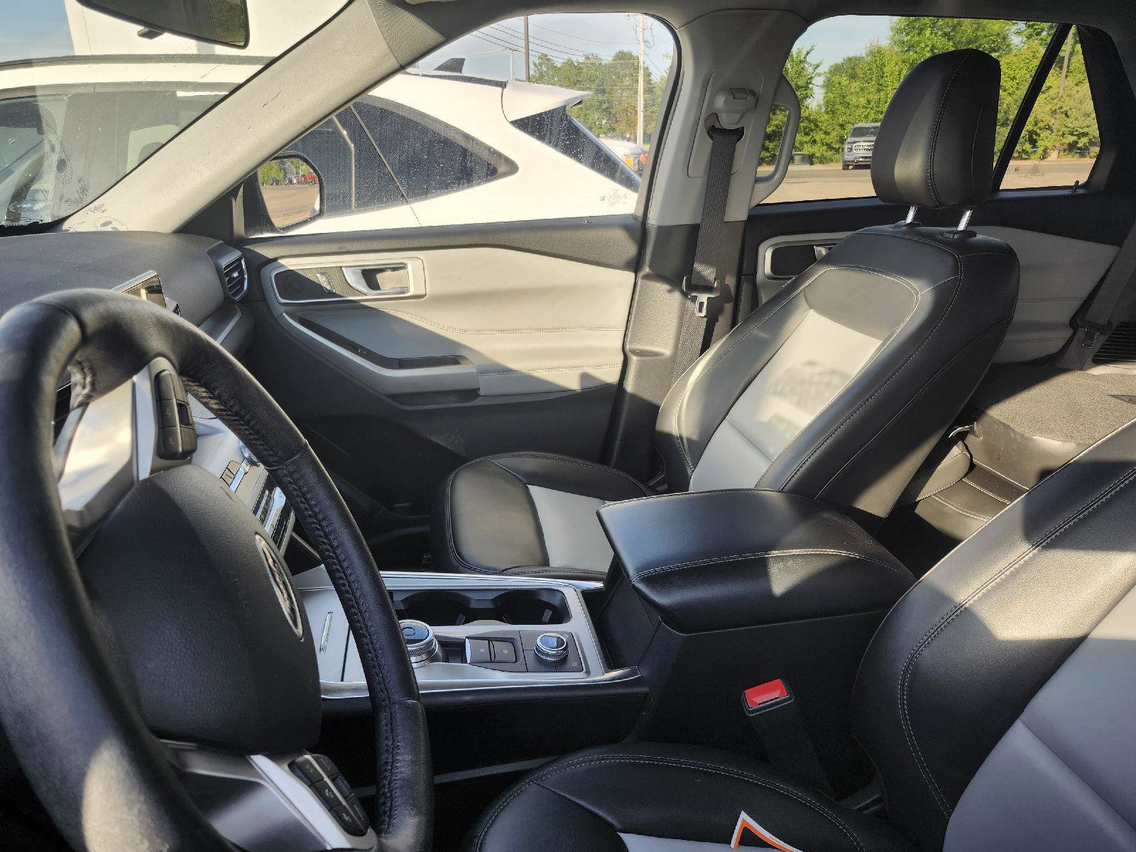 Used 2022 Ford Explorer XLT w/ Equipment Group 202A AWD/4WD image 11