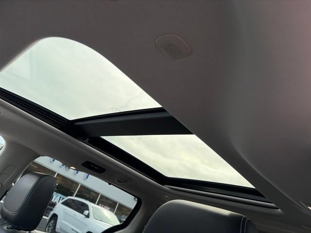 Used 2022 Chrysler Pacifica Limited FWD image 29