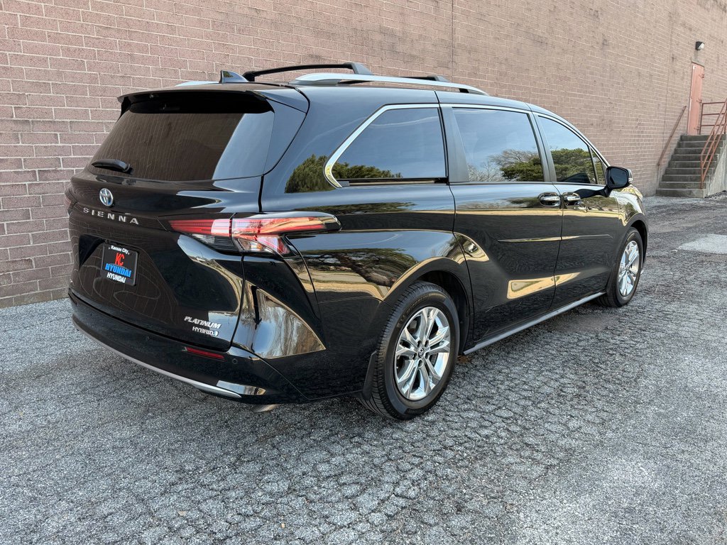 Used 2022 Toyota Sienna Platinum w/ Protection Package (TMS) image 5