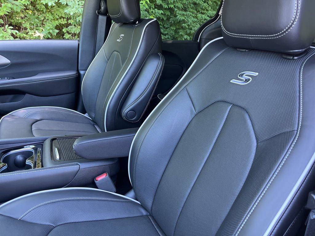 New 2027 Chrysler Pacifica Limited FWD image 5