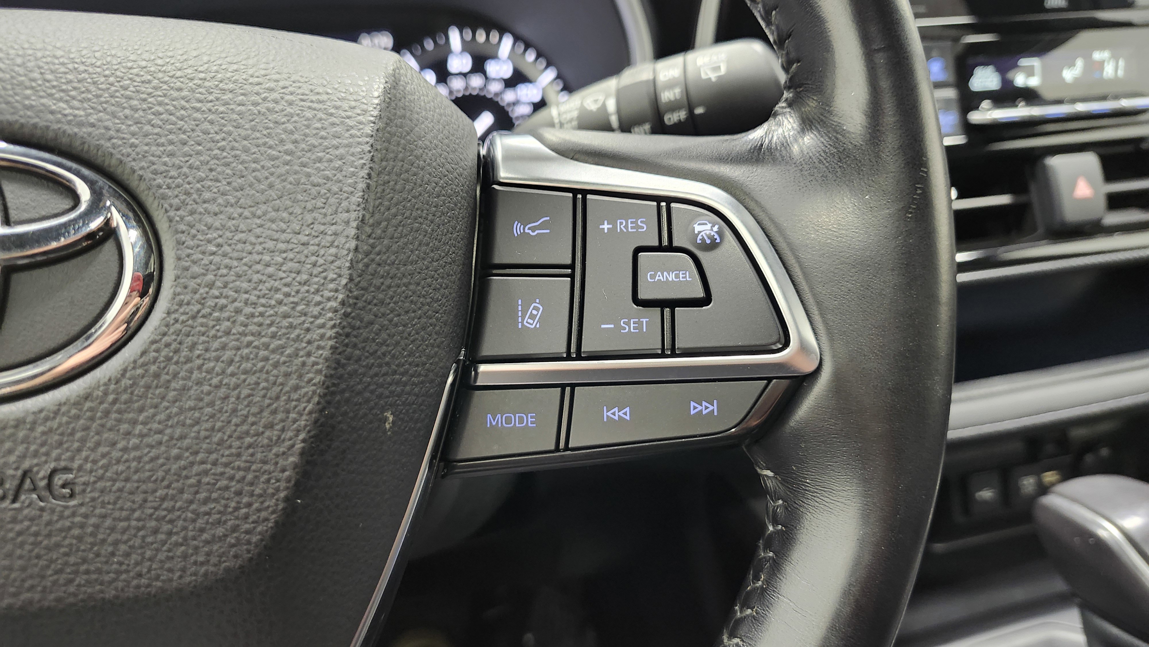 Used 2021 Toyota Highlander XSE image 38