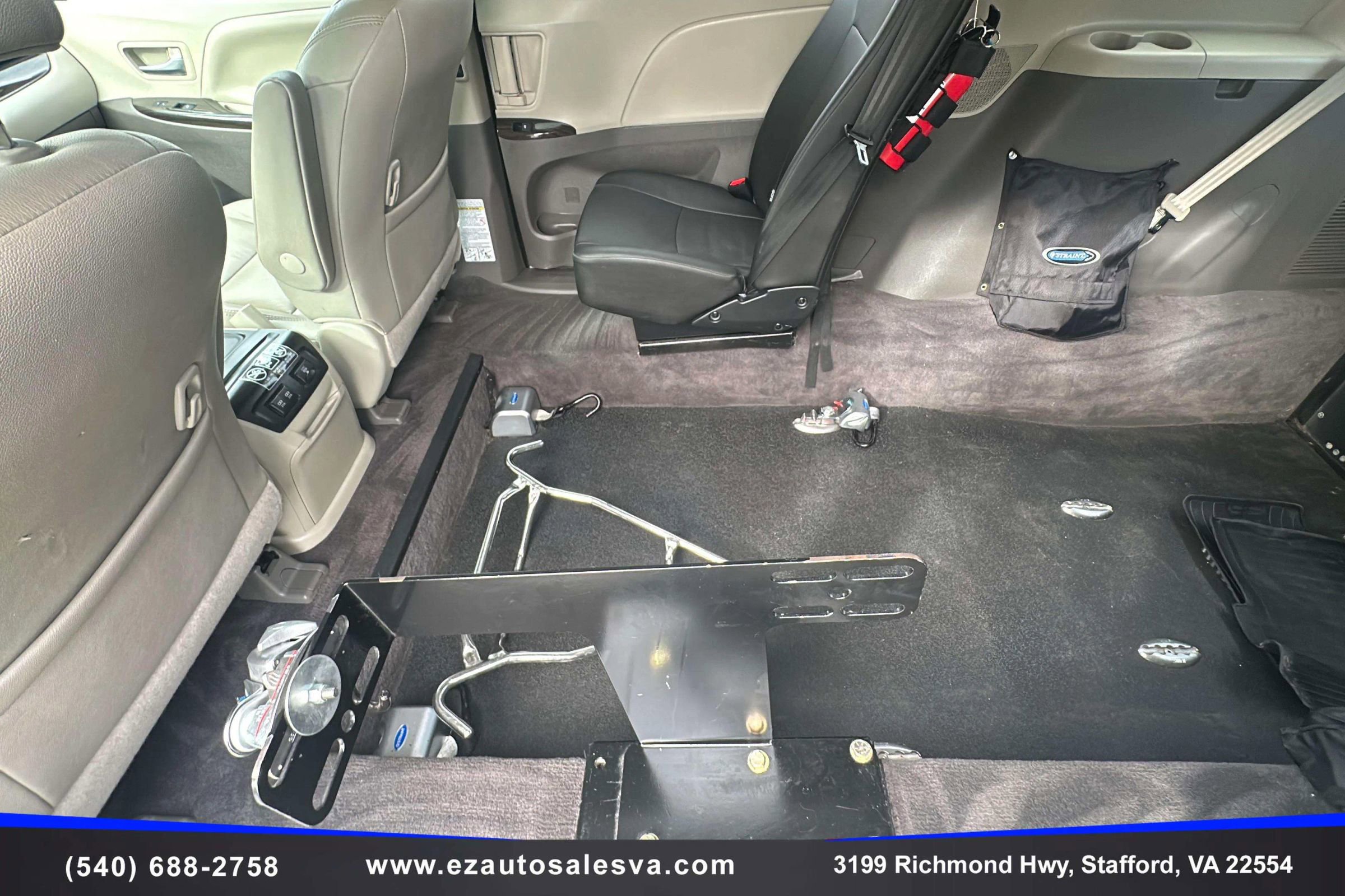 Used 2020 Toyota Sienna XLE image 23