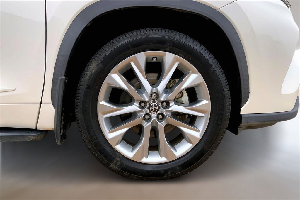 Used 2021 Toyota Highlander Limited image 9