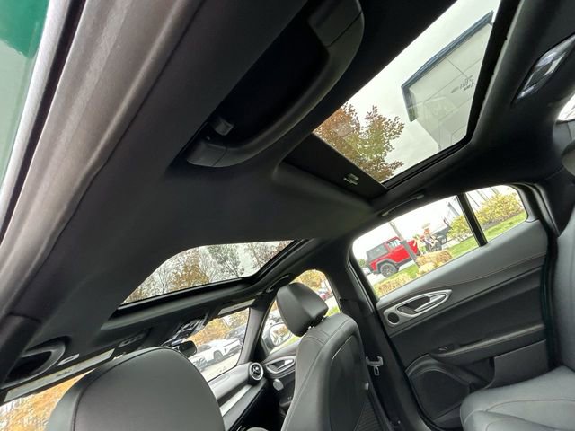 New 2025 Alfa Romeo Giulia AWD w/ Driving Assist Package image 14