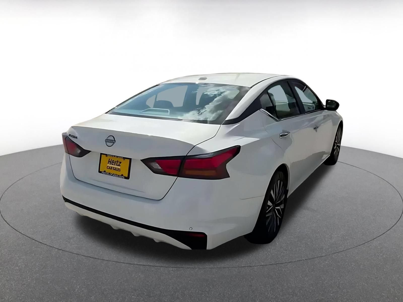 Used 2025 Nissan Altima 2.5 SV FWD image 13