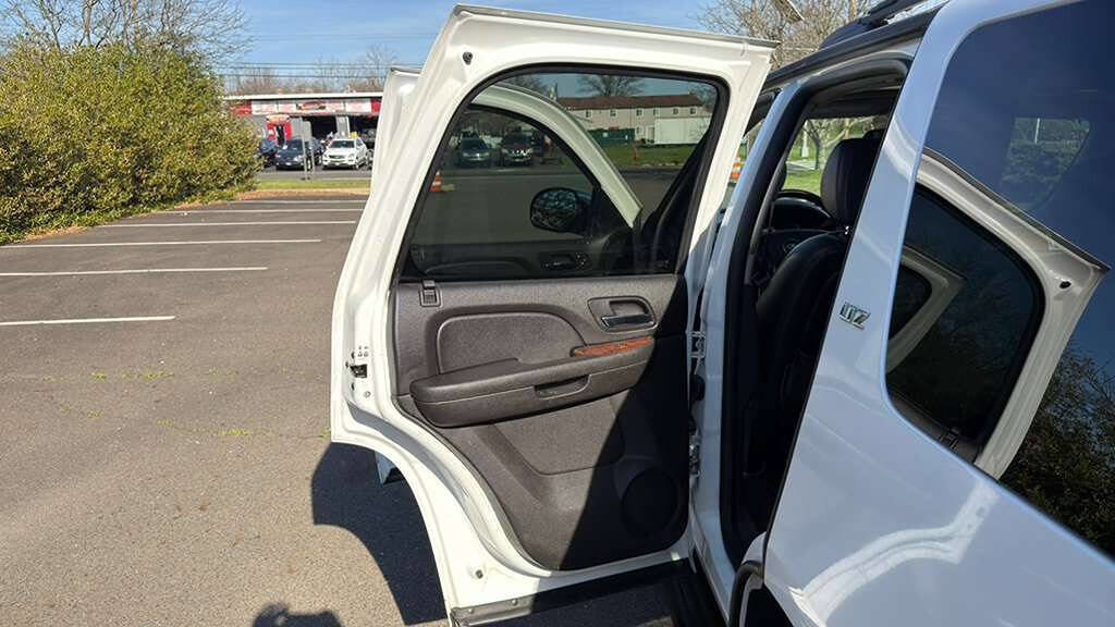 Used 2007 Chevrolet Tahoe LTZ w/ LTZ Preferred Equipment Group image 28