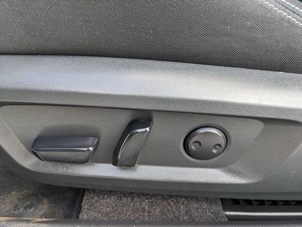 Used 2023 Nissan Rogue SV image 47
