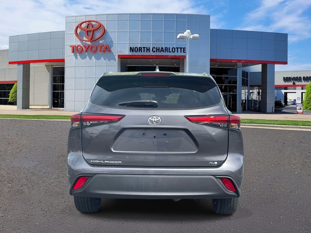 Used 2023 Toyota Highlander XLE image 6