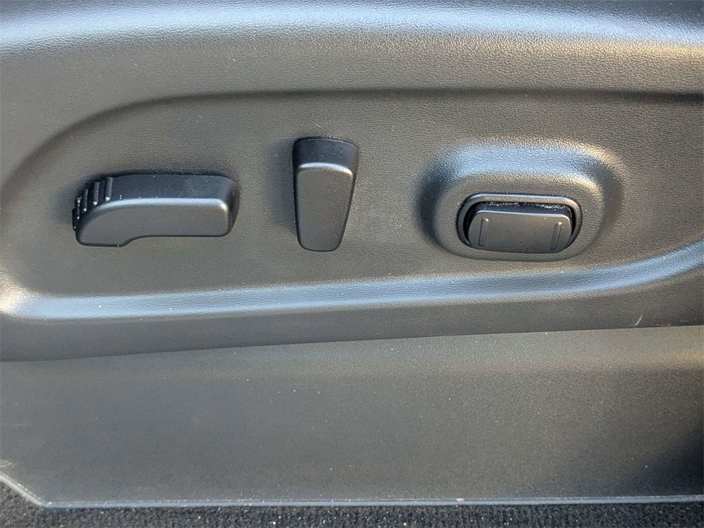 Used 2024 Nissan Titan SV w/ SV Bronze Edition Package image 17