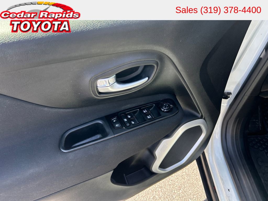 Used 2020 Jeep Renegade Latitude w/ Cold Weather Group AWD/4WD image 12
