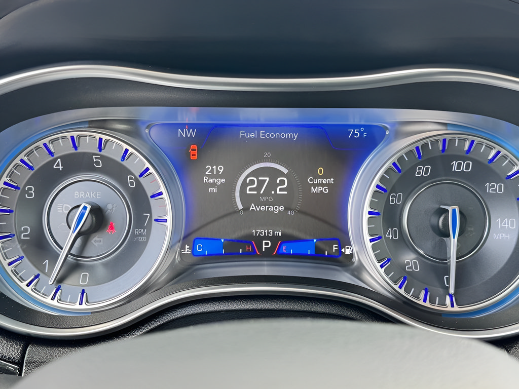 Used 2023 Chrysler 300 Touring L RWD image 8