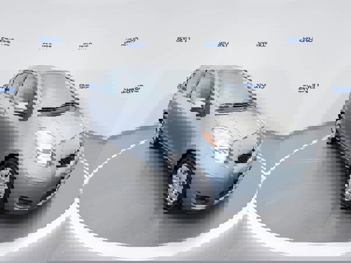 Used 2011 Toyota Yaris 4-Door Hatchback image 3