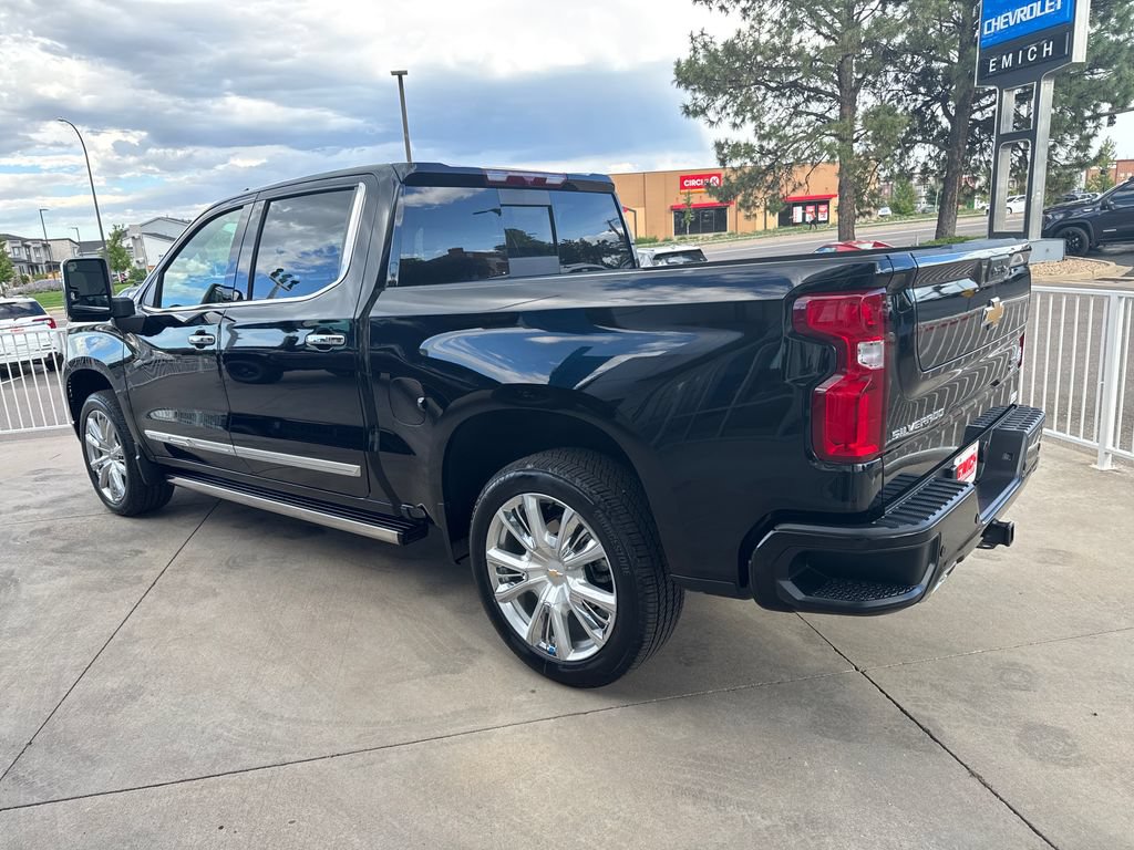 Used 2025 Chevrolet Silverado 1500 High Country w/ High Country Premium Package AWD/4WD image 3