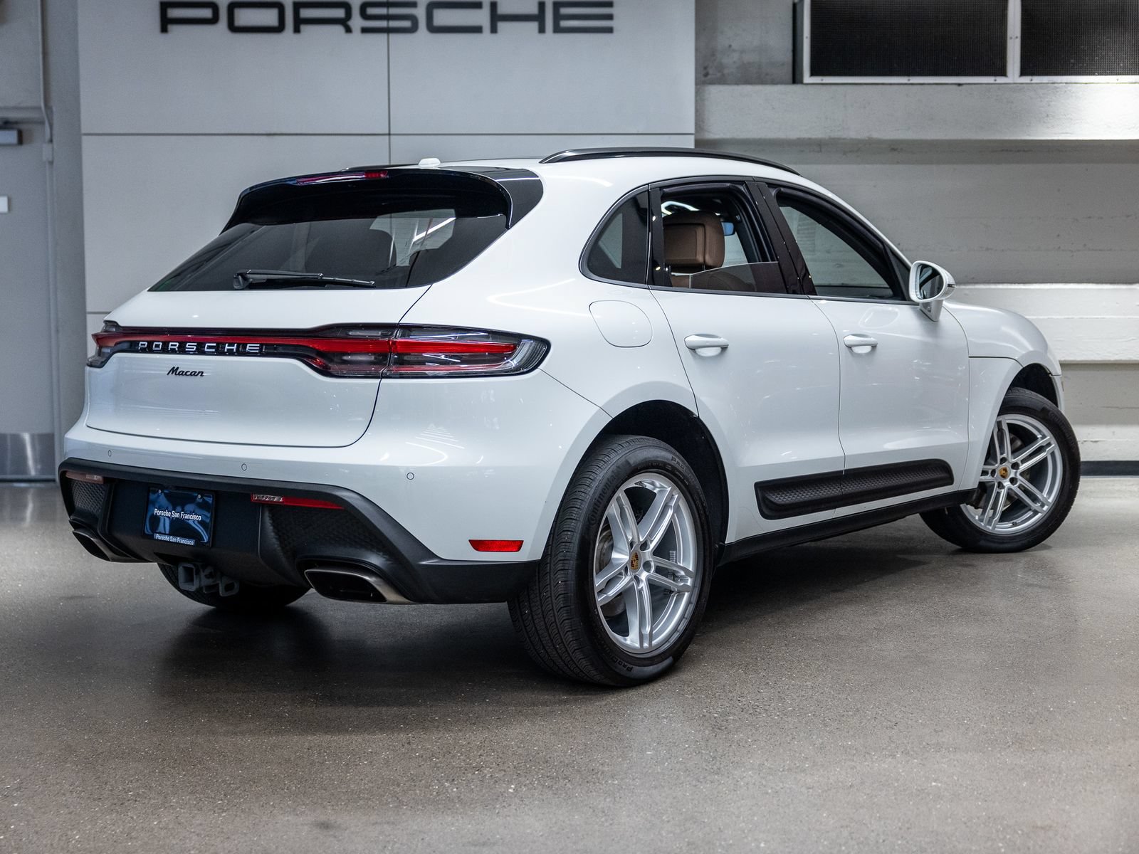 Certified 2024 Porsche Macan AWD/4WD image 7