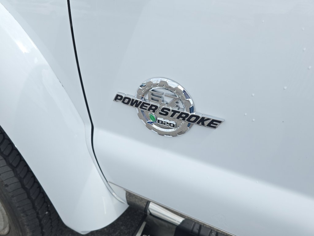 Used 2014 Ford F550 4x4 Crew Cab Super Duty w/ Lariat Interior Package image 12