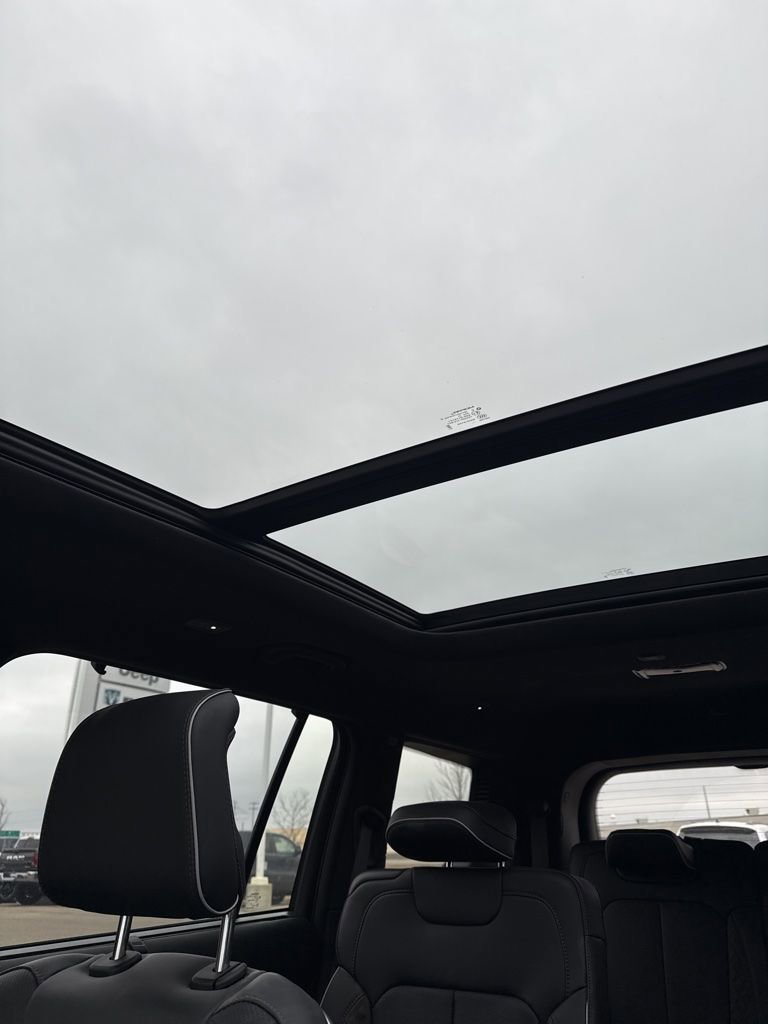 Used 2024 Jeep Grand Cherokee L Summit image 13