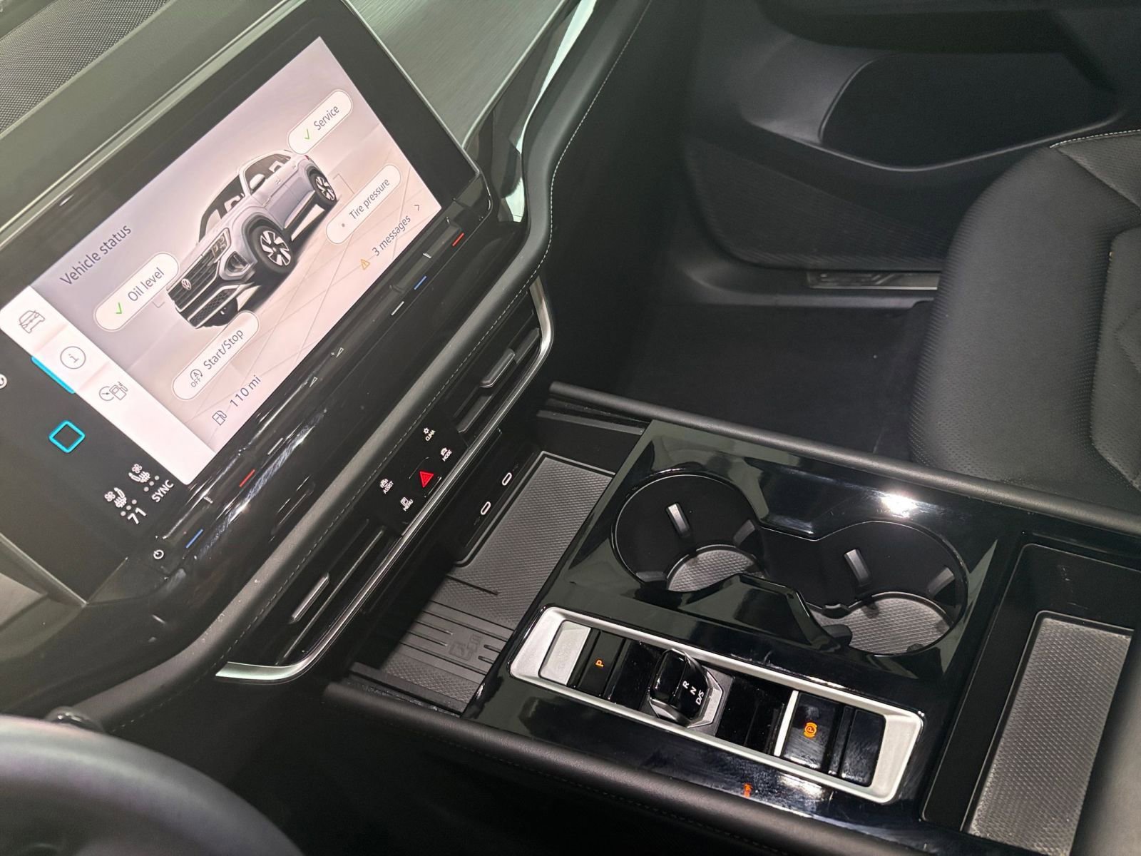 Used 2025 Volkswagen Atlas Cross Sport SE image 41