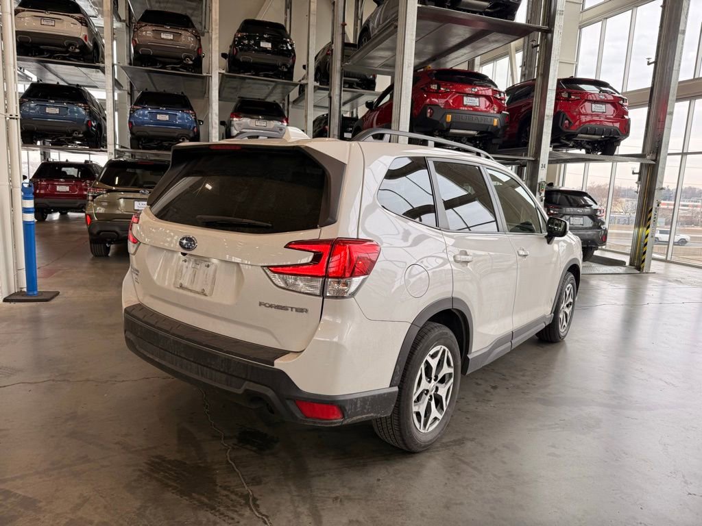 Used 2022 Subaru Forester Premium image 3