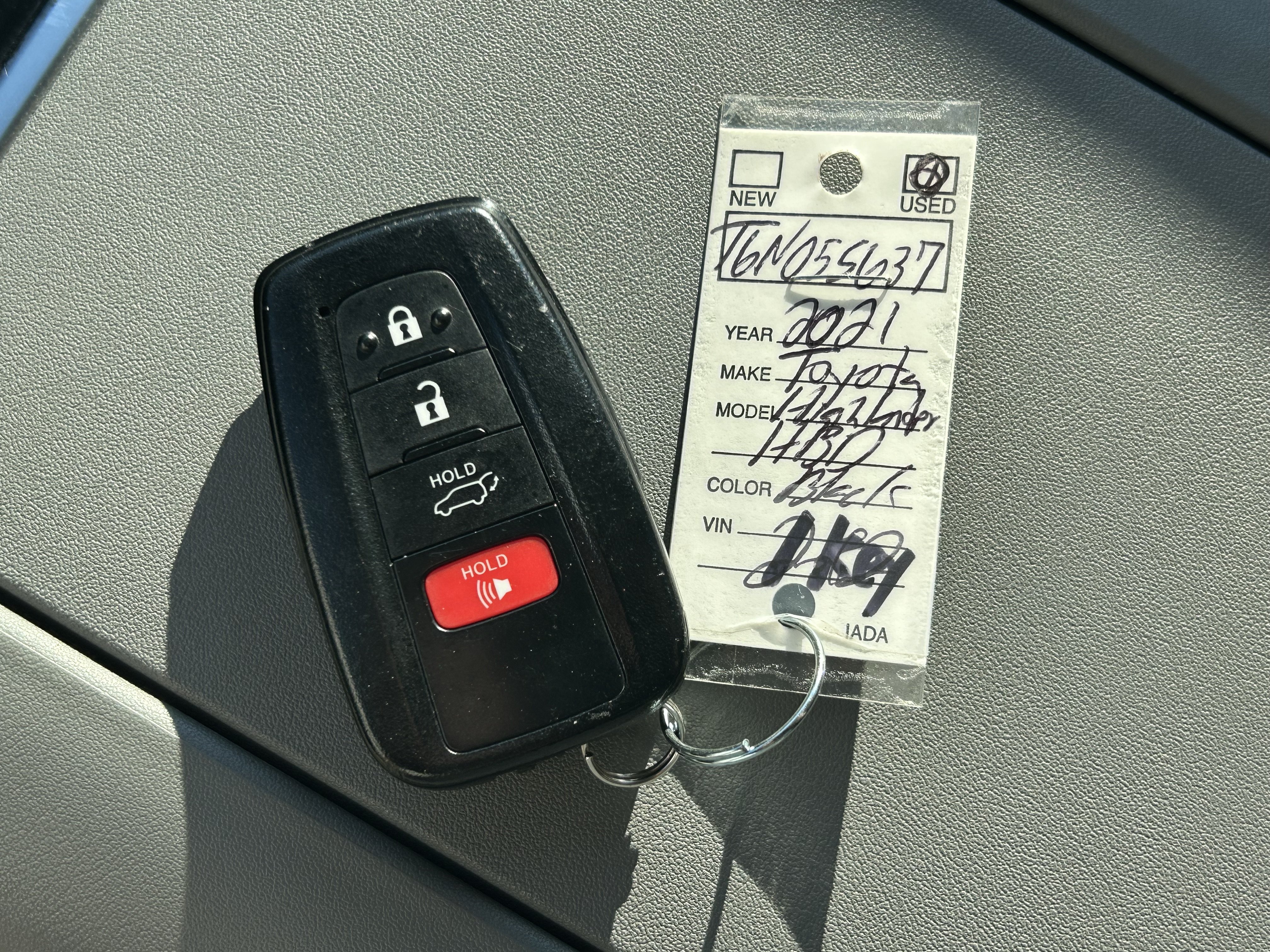 Used 2021 Toyota Highlander XLE AWD/4WD image 40