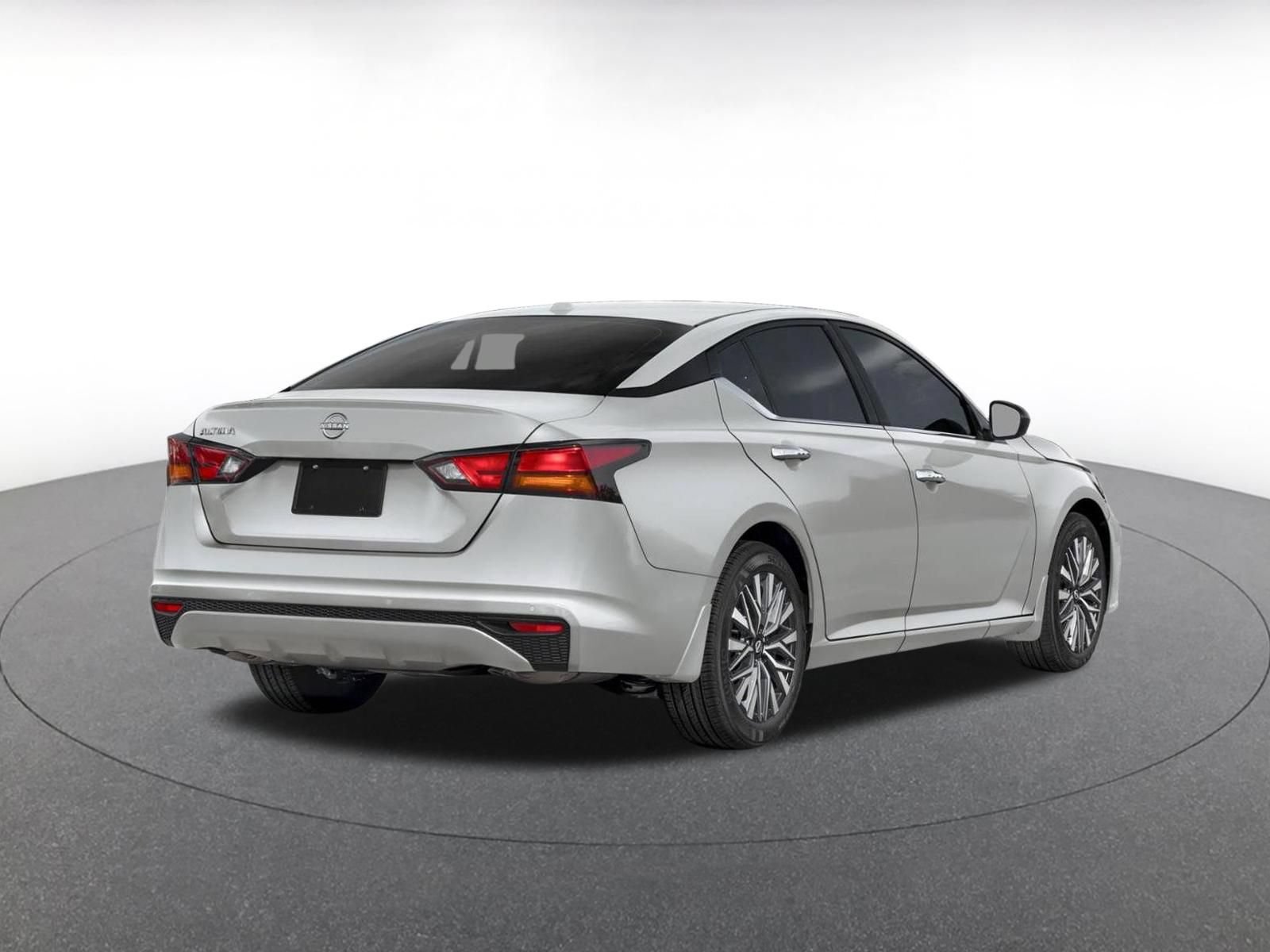 Used 2025 Nissan Altima 2.5 SV FWD image 2