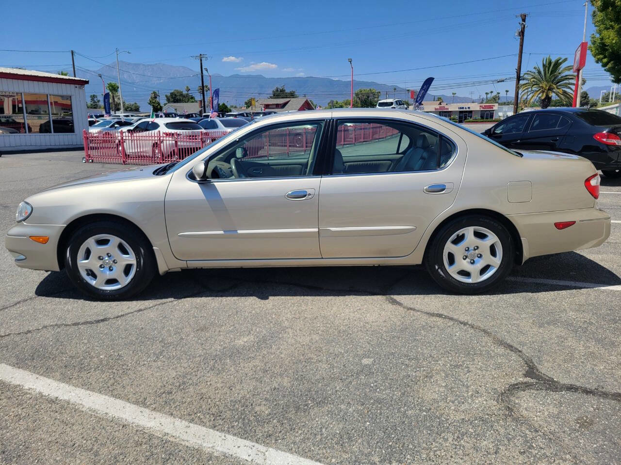 Used 2001 INFINITI I30 image 2