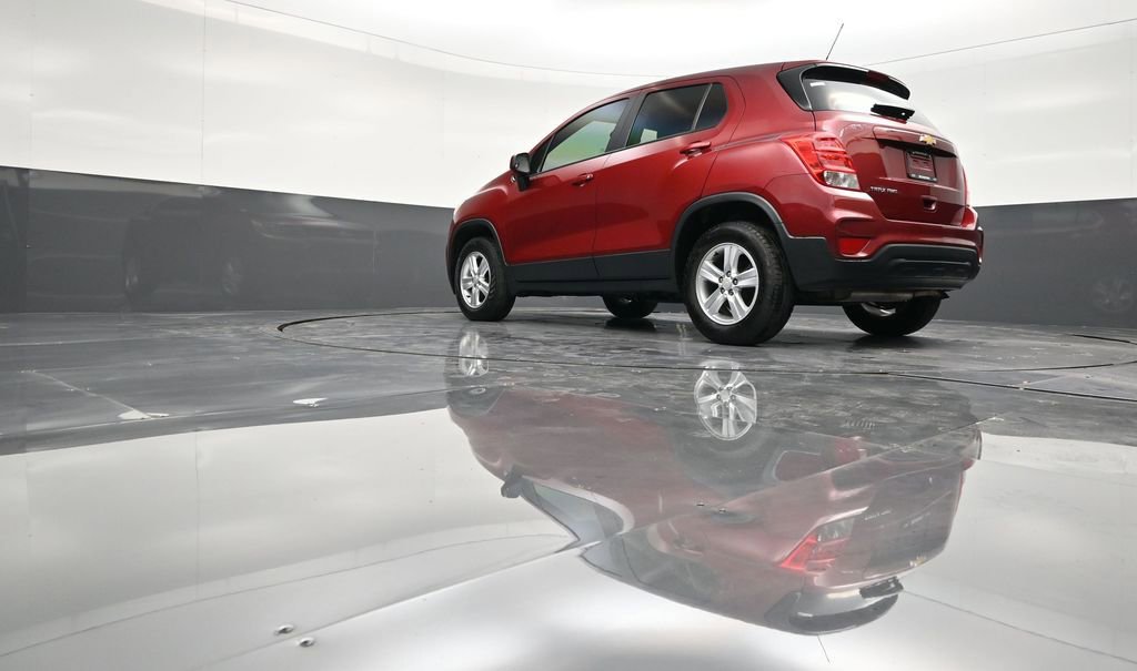 Used 2022 Chevrolet Trax LS AWD/4WD image 23