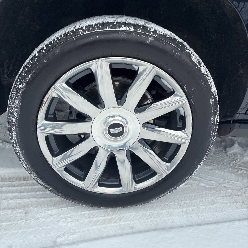 Used 2024 Cadillac Escalade Premium Luxury Platinum image 24