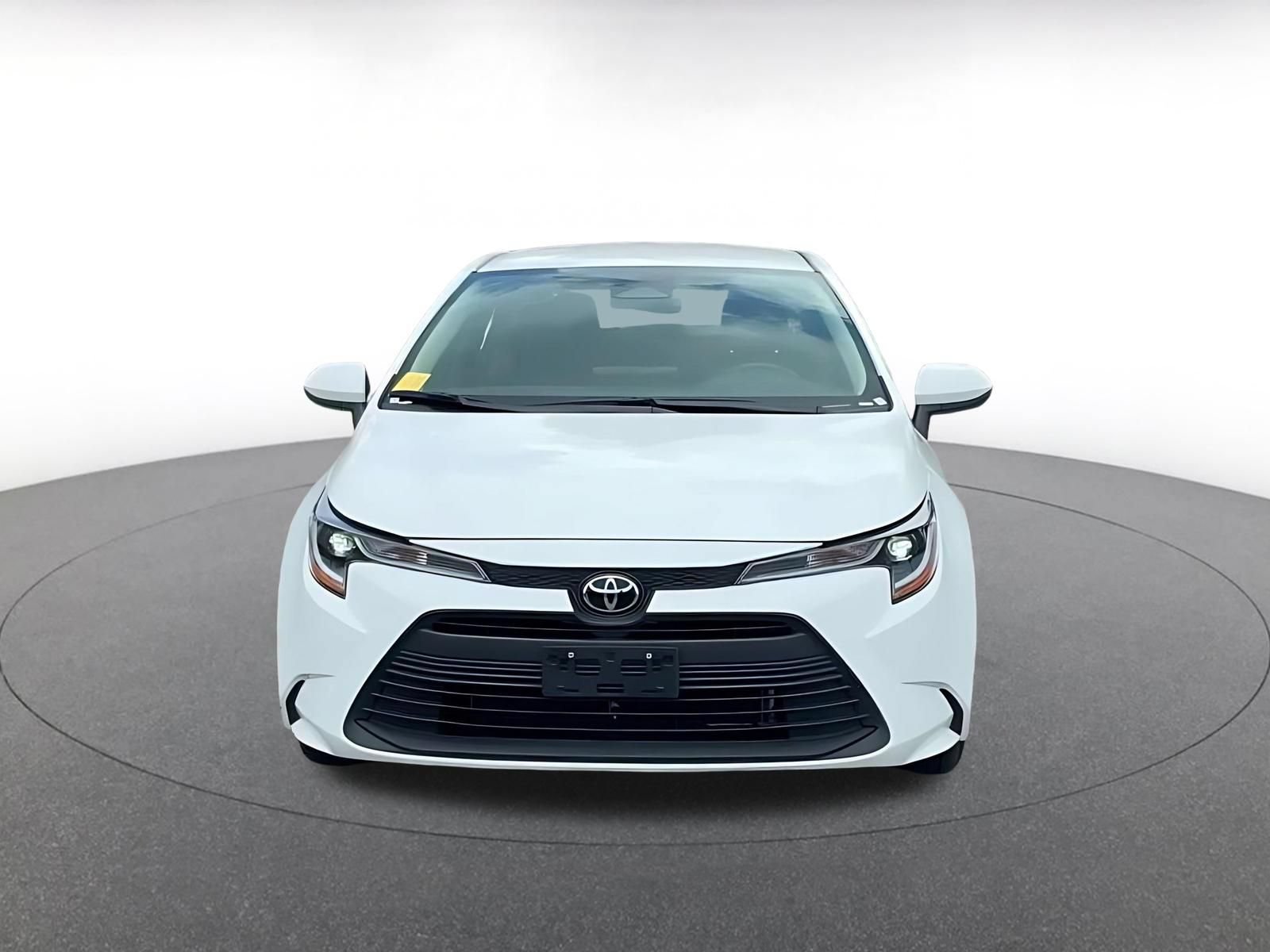 Used 2025 Toyota Corolla LE FWD image 4