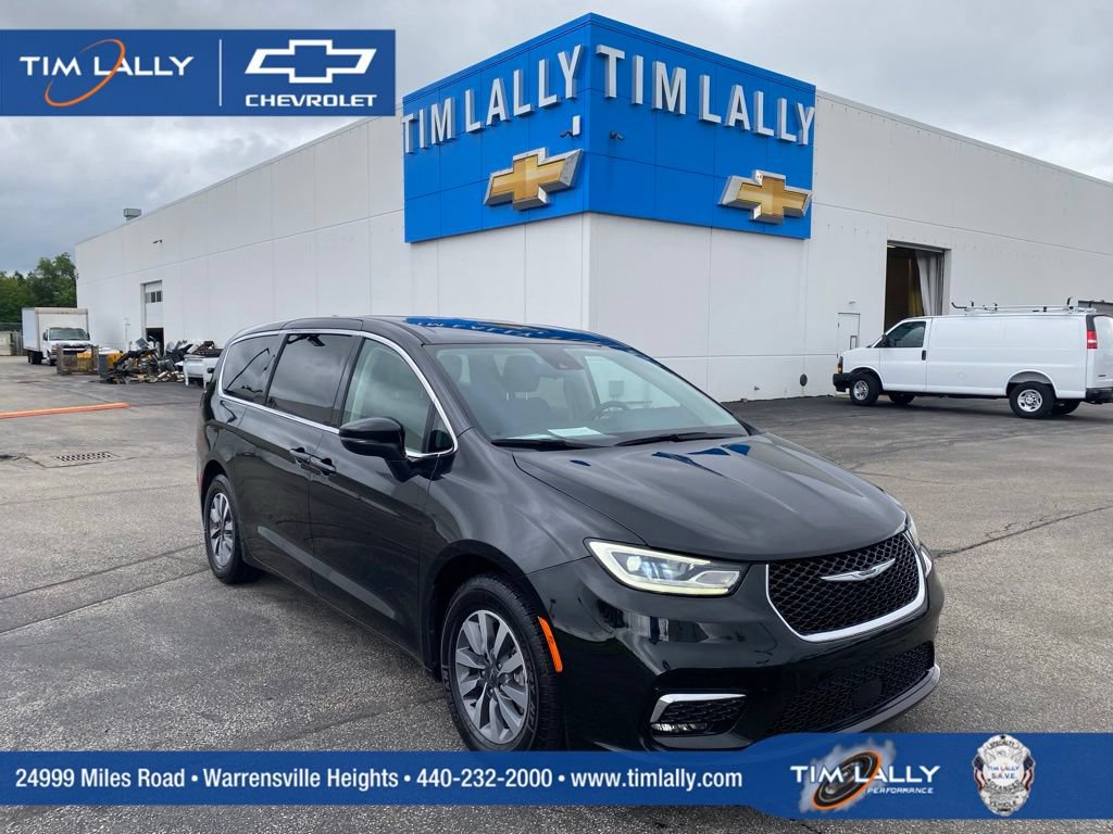 Used 2023 Chrysler Pacifica Touring-L