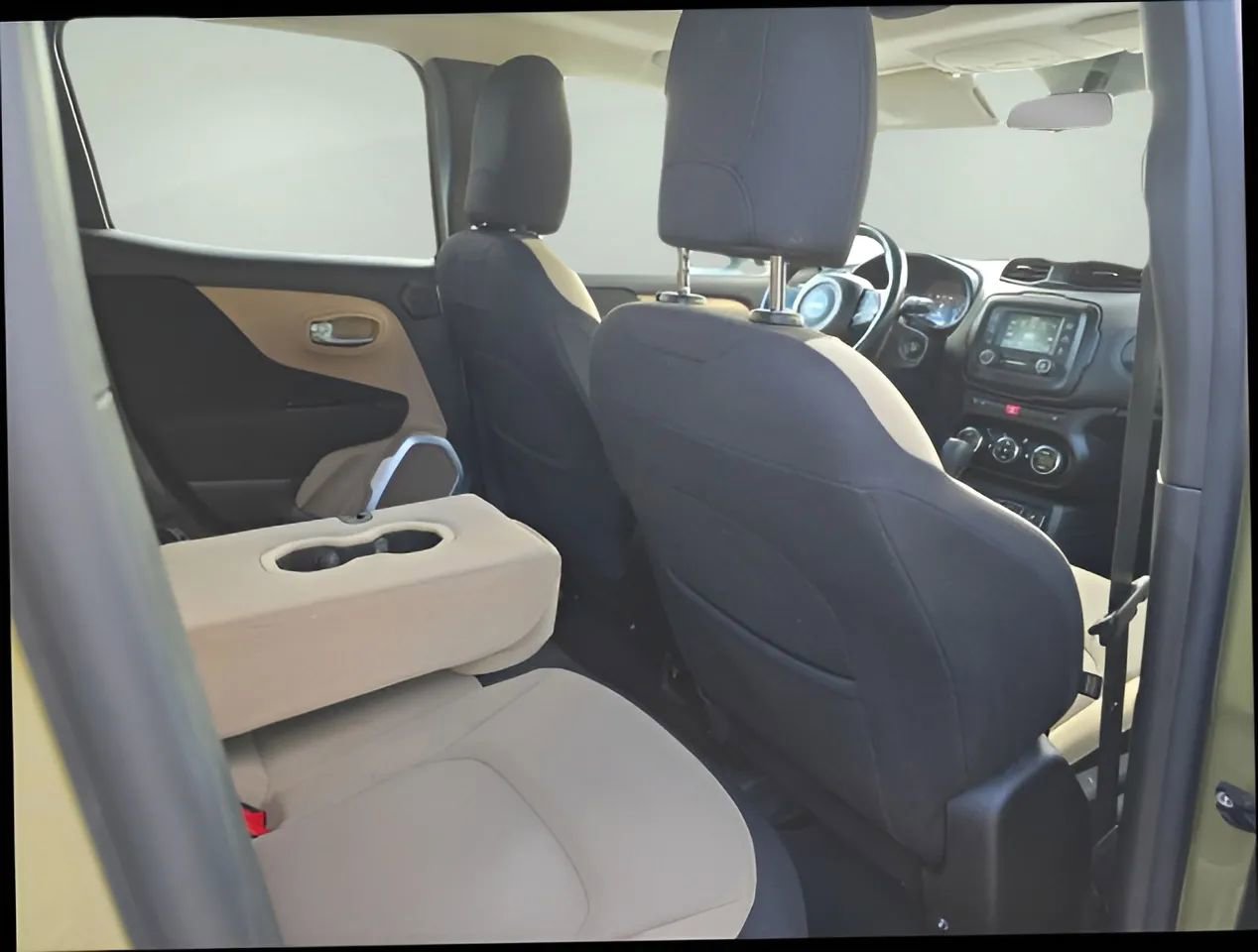 Used 2015 Jeep Renegade Latitude w/ Popular Equipment Group image 18