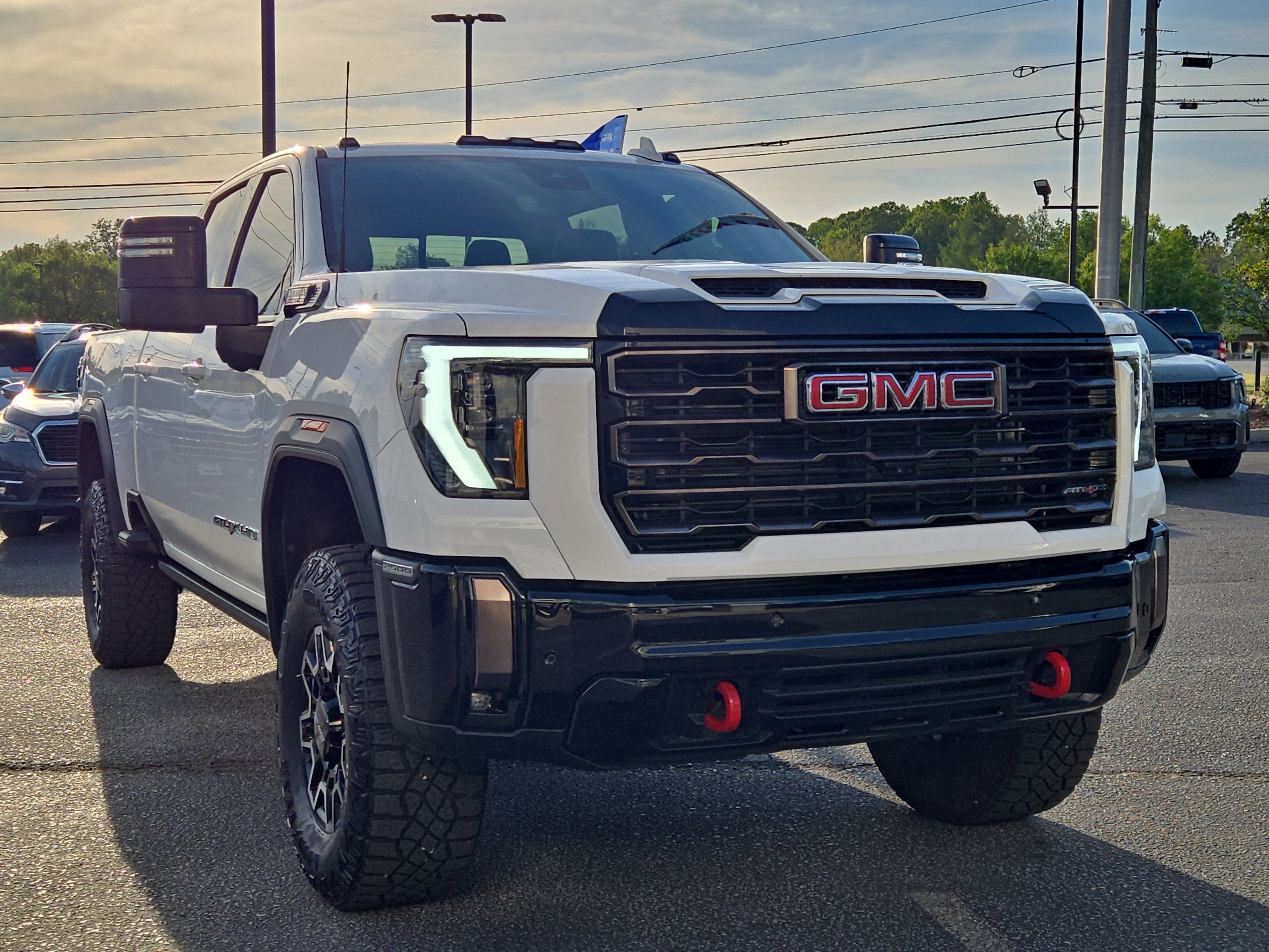 Used 2024 GMC Sierra 2500 AT4X image 5