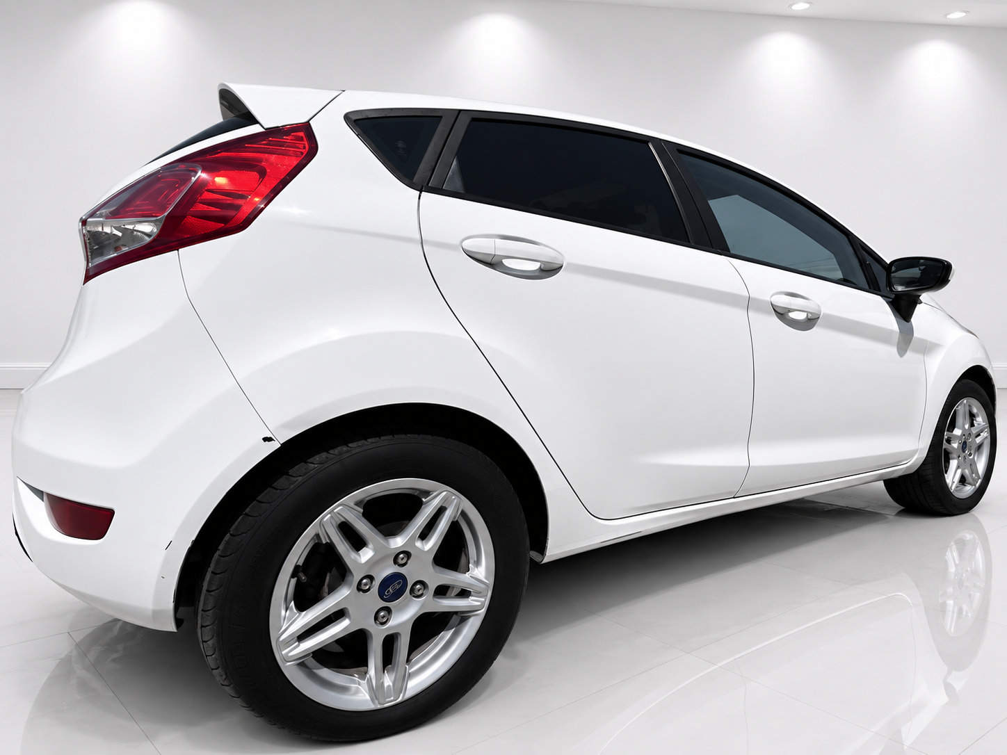 Used 2019 Ford Fiesta SE FWD image 4