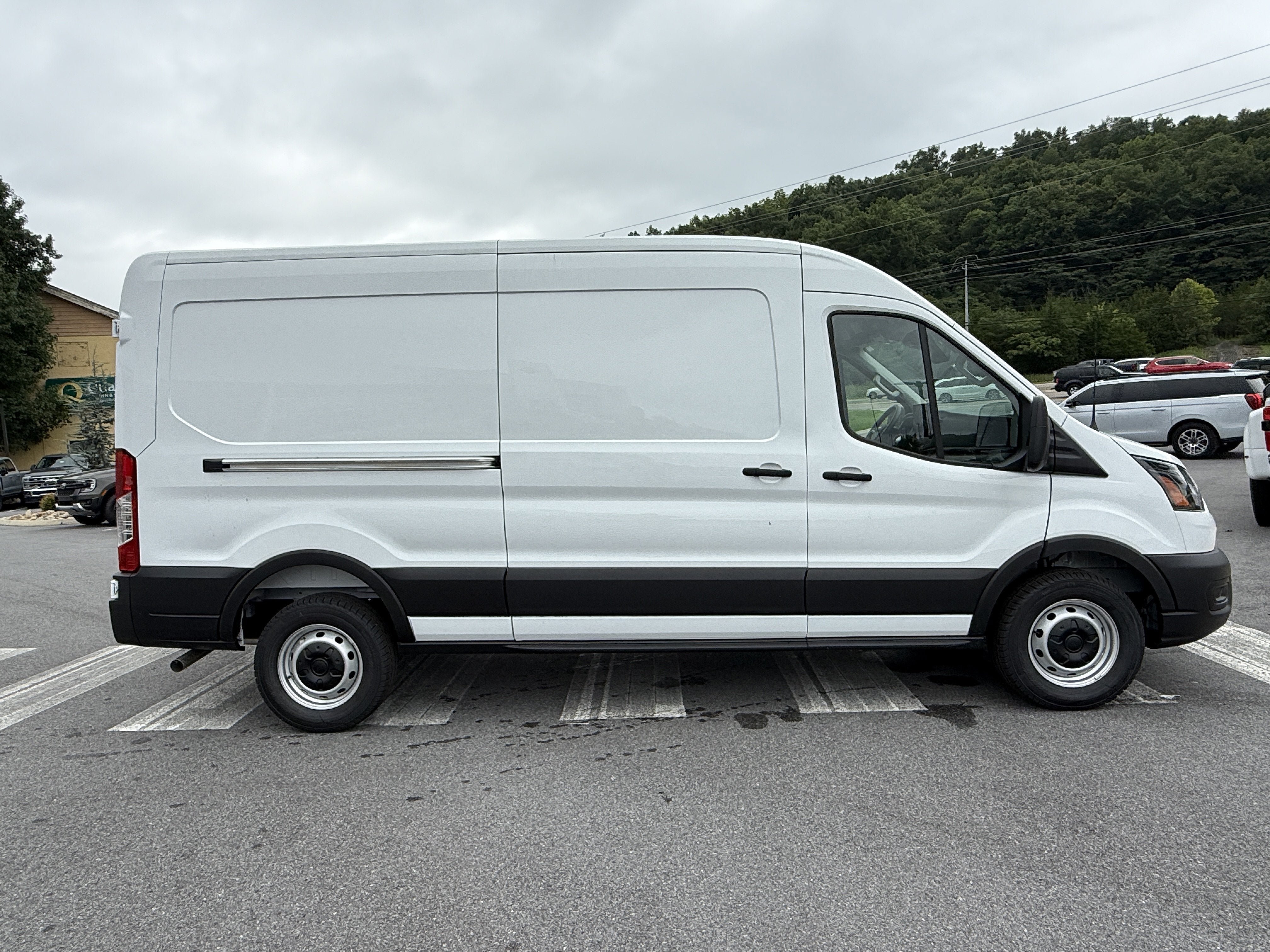 New 2026 Ford Transit 250 148 Medium Roof w/ Load Area Protection Package RWD image 4