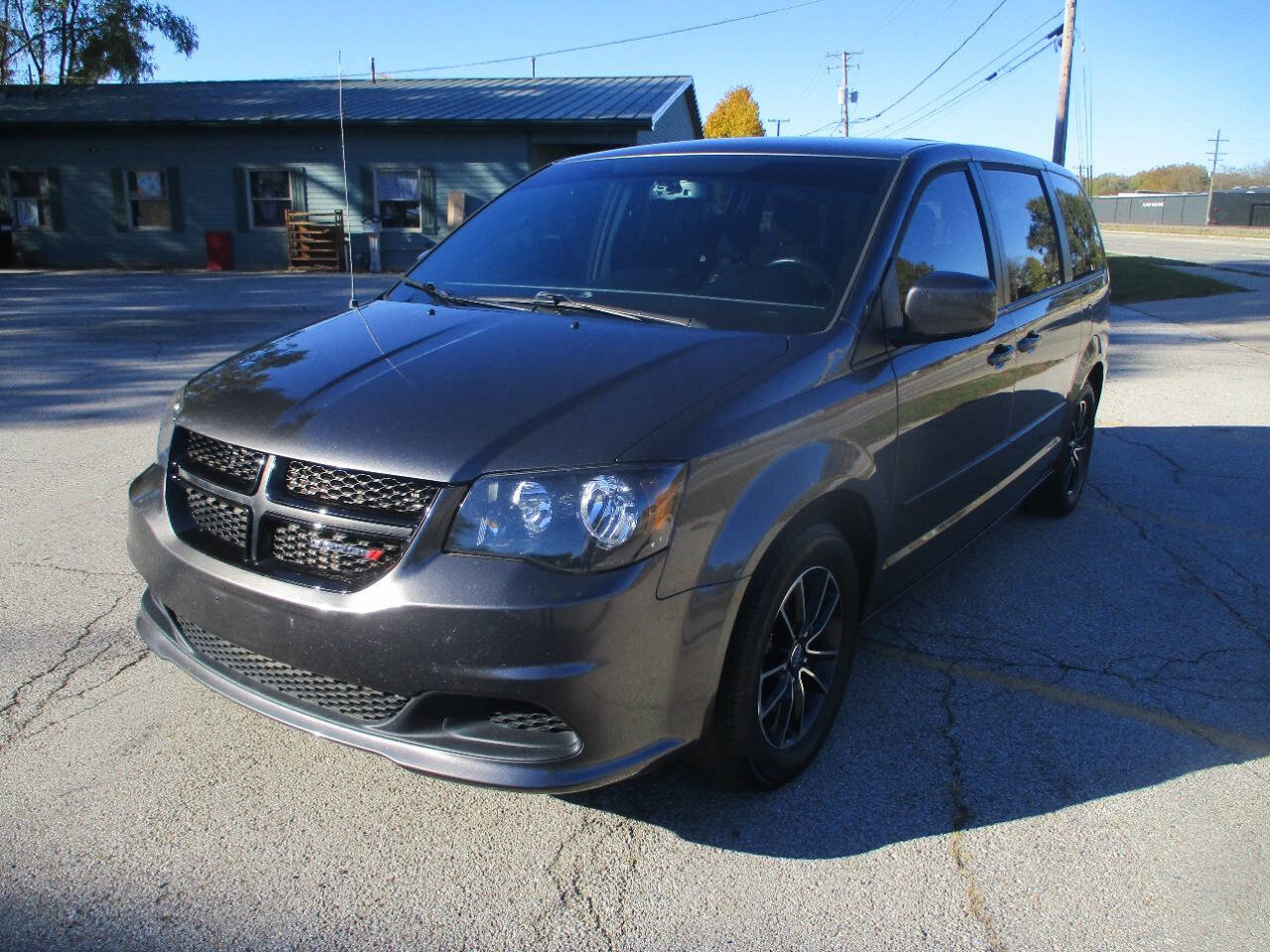 Used 2017 Dodge Grand Caravan SE image 1