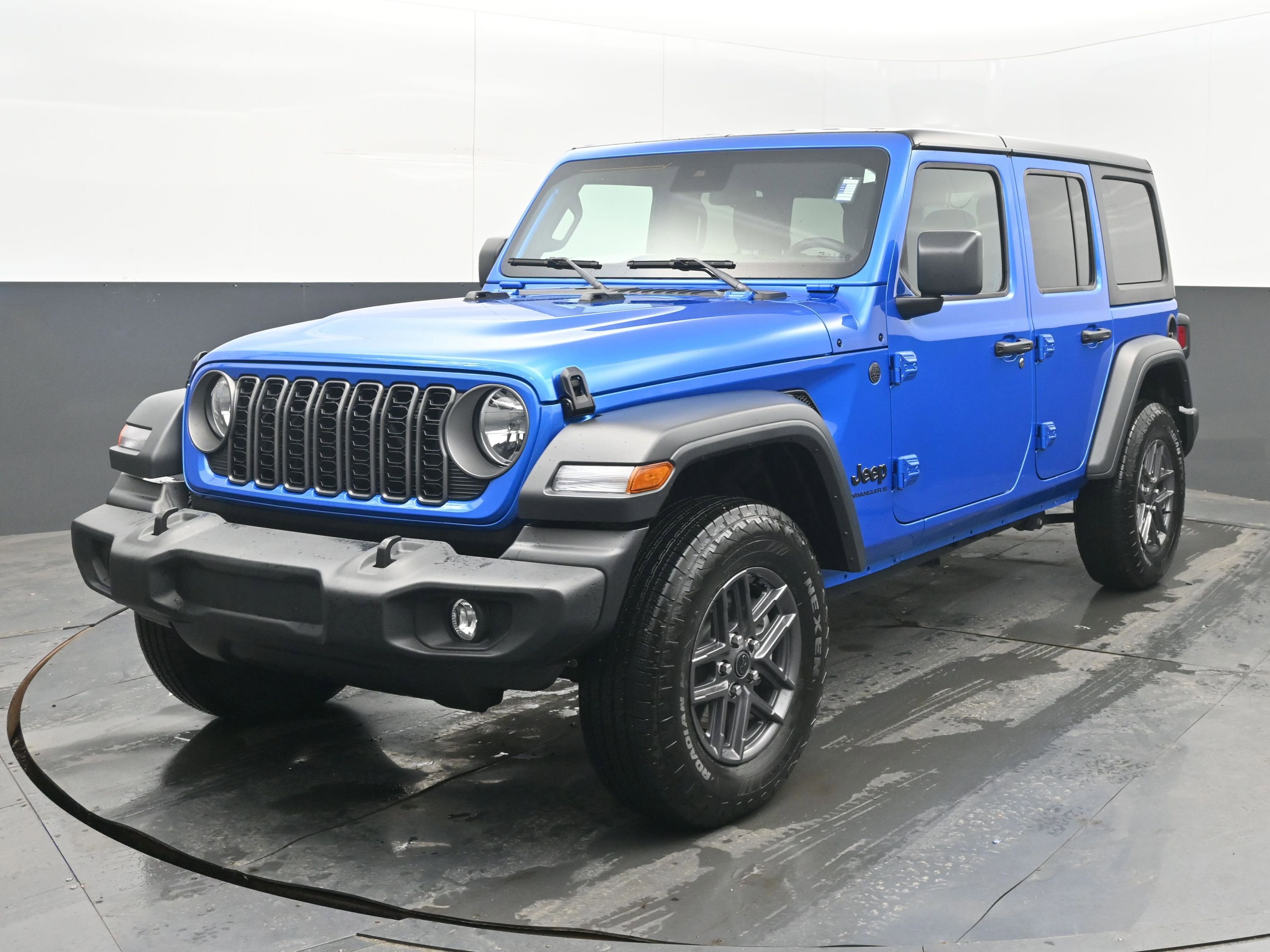 Used 2025 Jeep Wrangler Sport S image 4