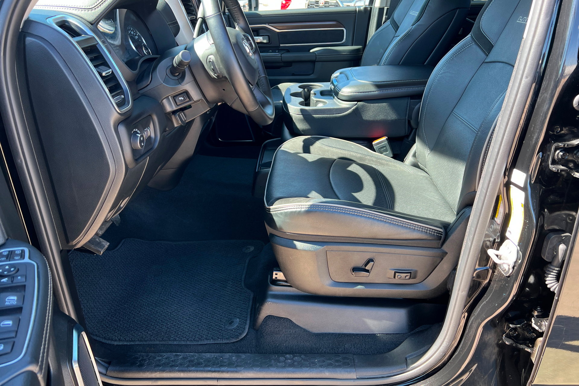 Used 2024 RAM 2500 Laramie AWD/4WD image 17