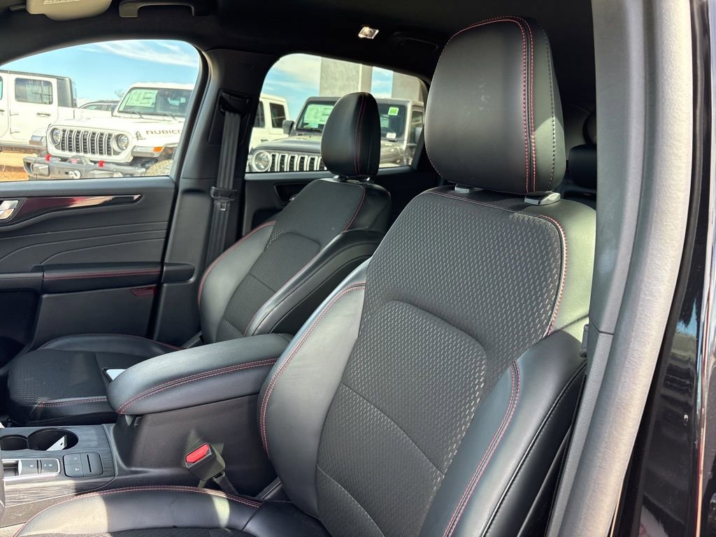 Used 2025 Ford Escape ST-Line Select image 14