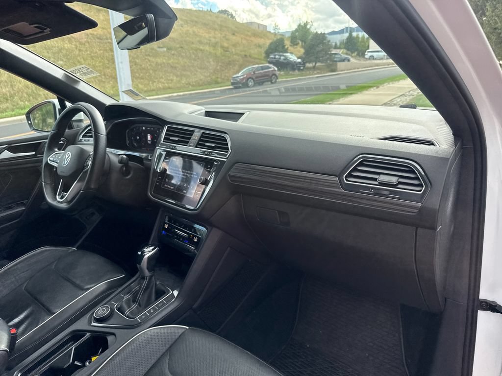 Used 2022 Volkswagen Tiguan SEL R-Line AWD/4WD image 32
