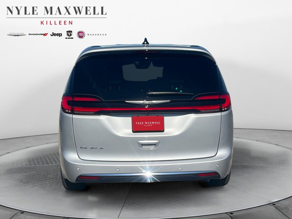 New 2026 Chrysler Pacifica Select image 15