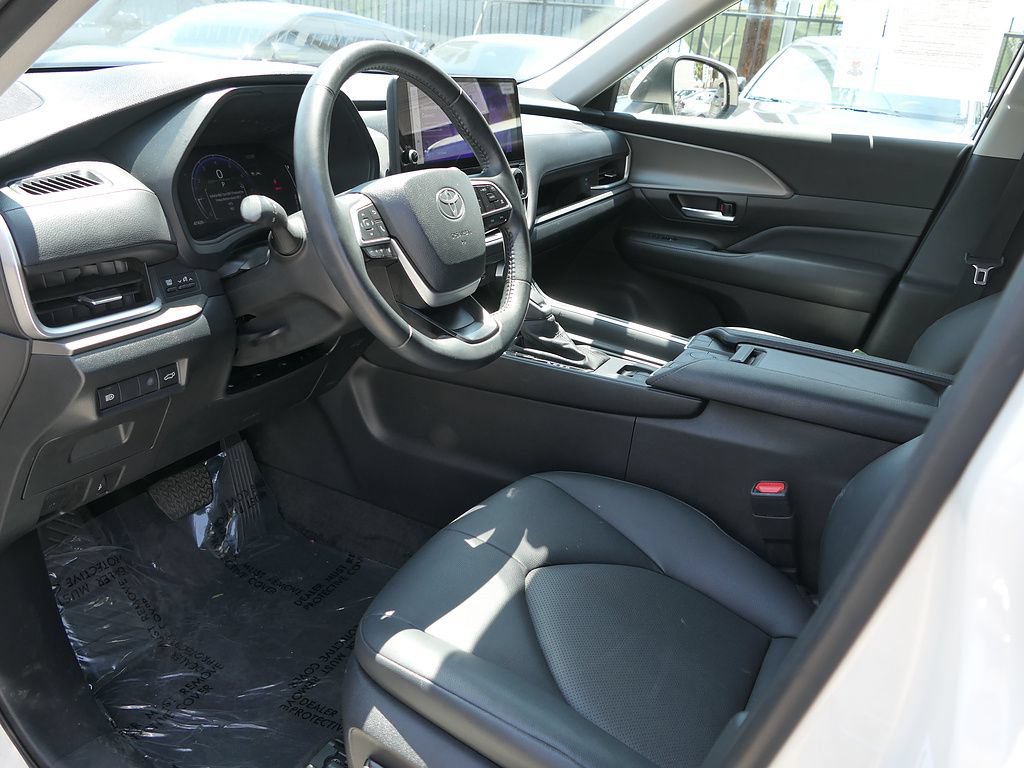 Used 2024 Toyota Grand Highlander FWD image 11