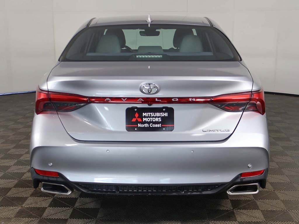 Used 2019 Toyota Avalon Limited image 16