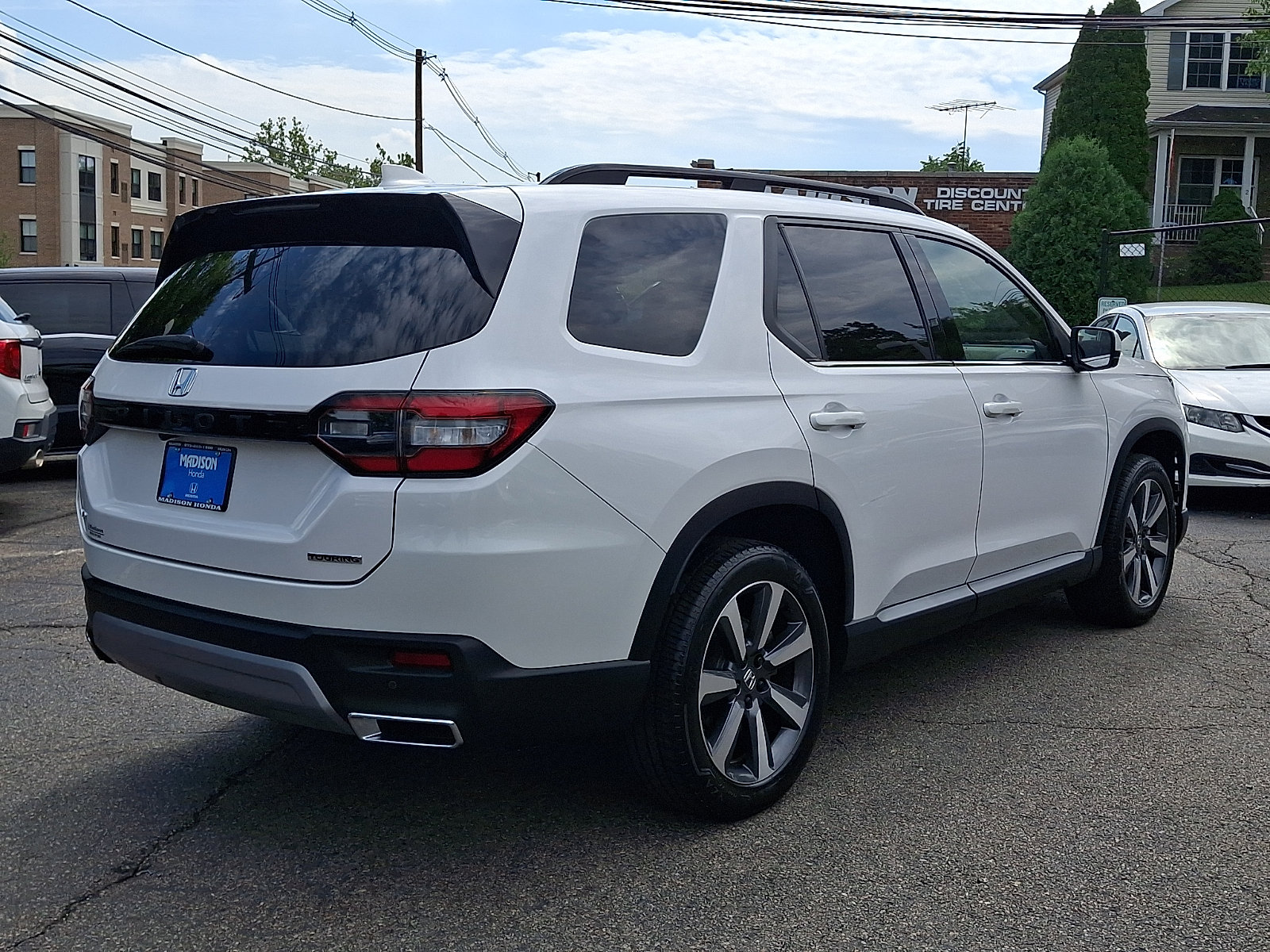 Used 2024 Honda Pilot Touring image 4