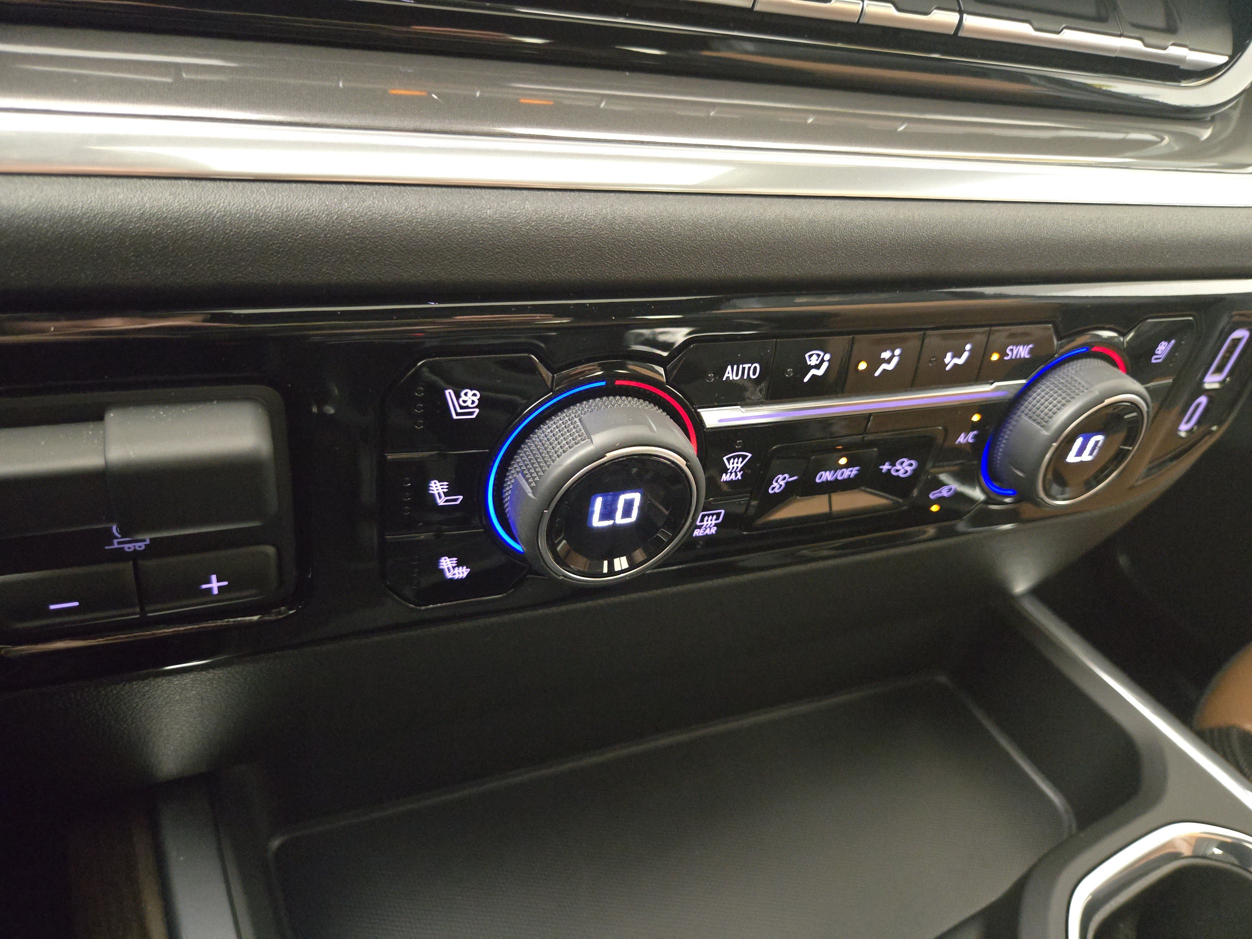 Certified 2025 Chevrolet Silverado 1500 High Country w/ Technology Package AWD/4WD image 26