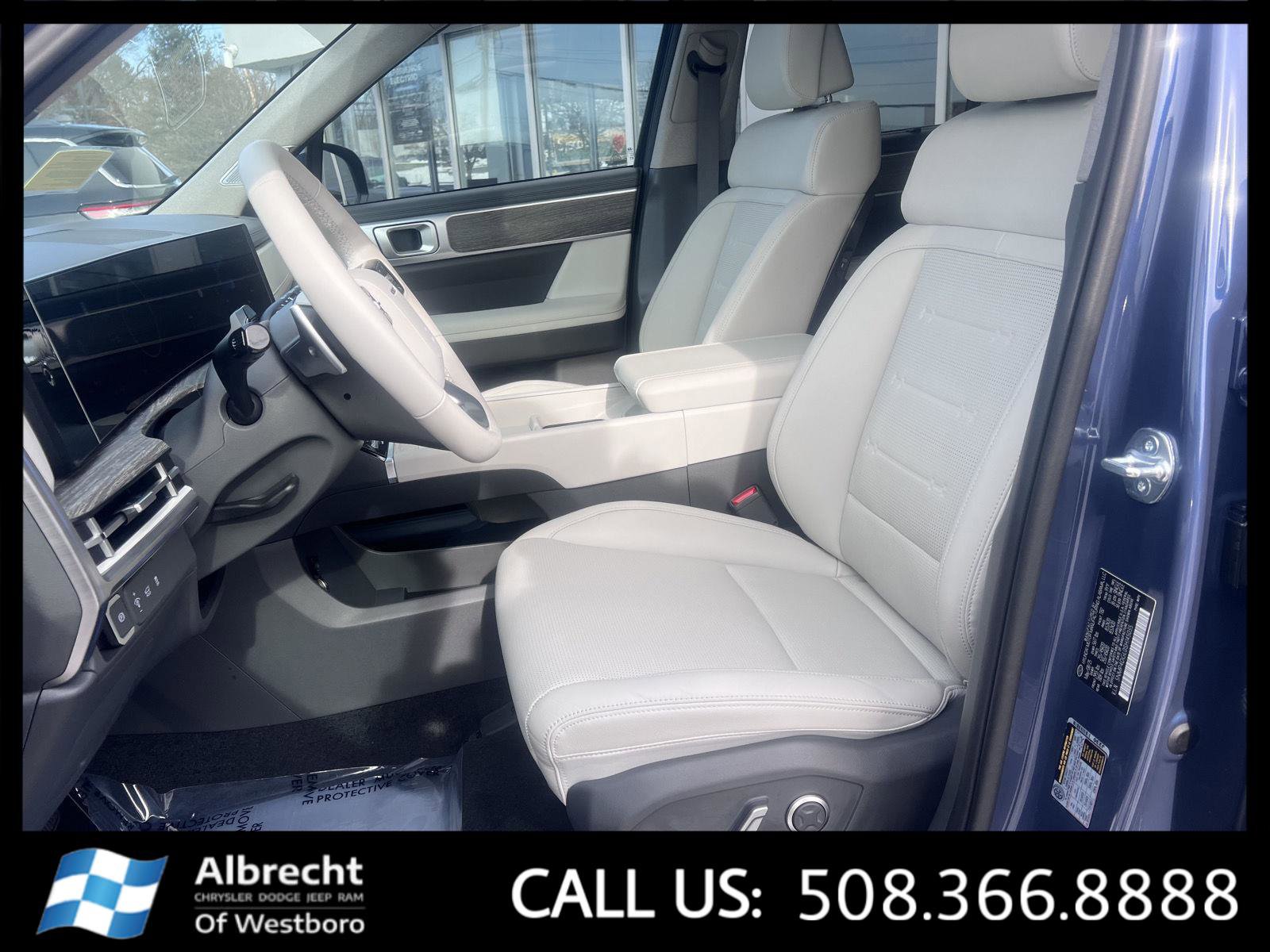 Used 2025 Hyundai Santa Fe Limited image 10