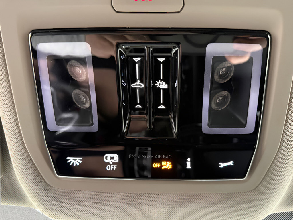 Used 2025 Volkswagen Atlas SEL Premium R-Line image 25