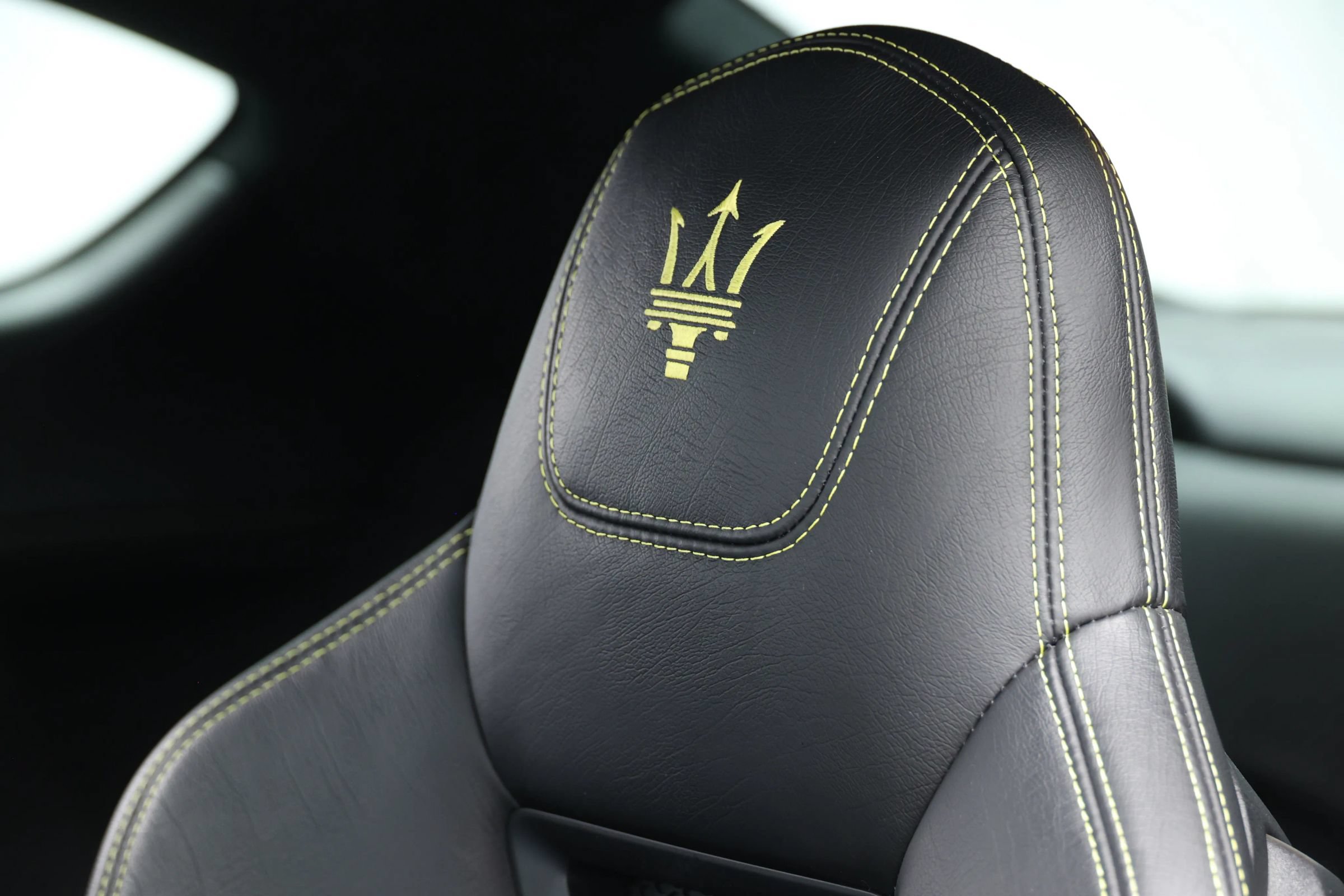 Used 2016 Maserati GranTurismo Sport RWD image 17